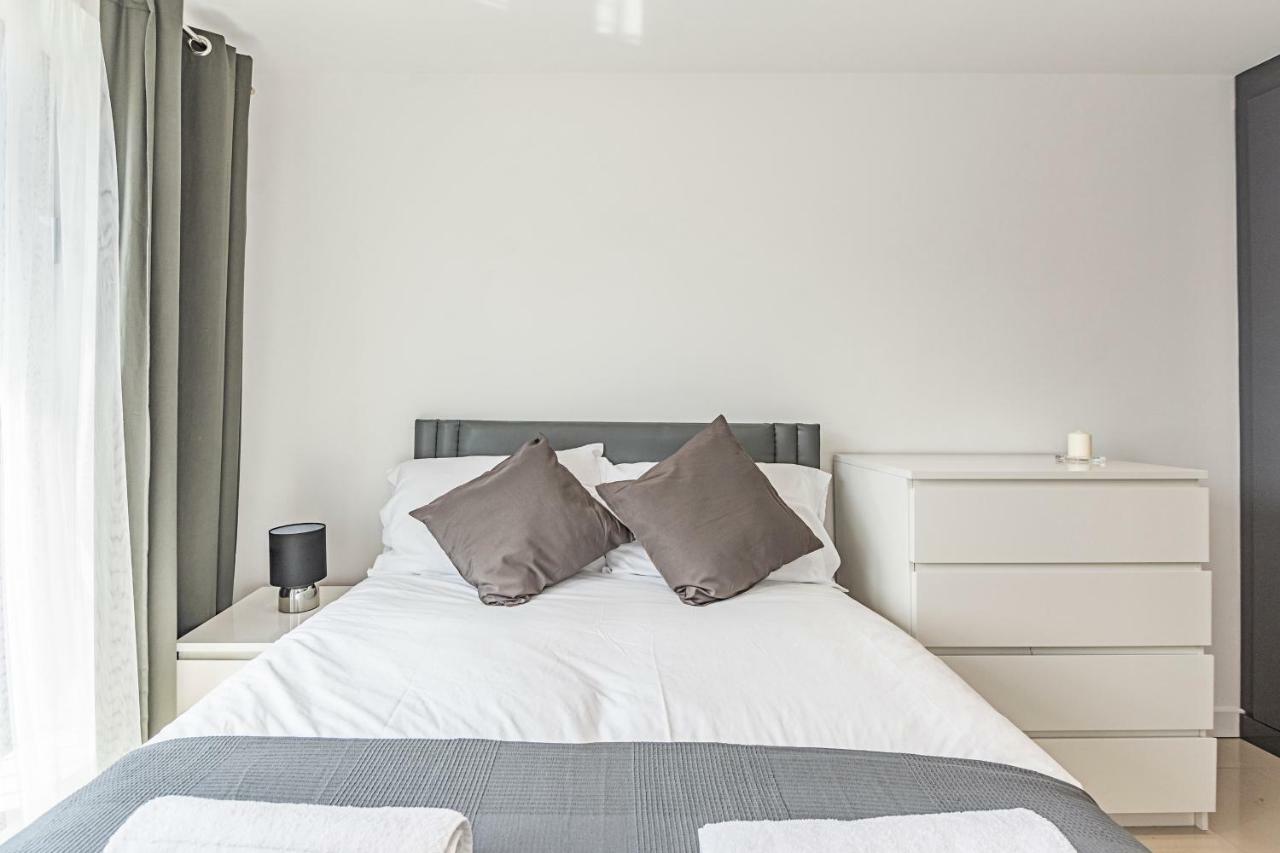 Modern Apartment Canary Wharf Londra Exterior foto